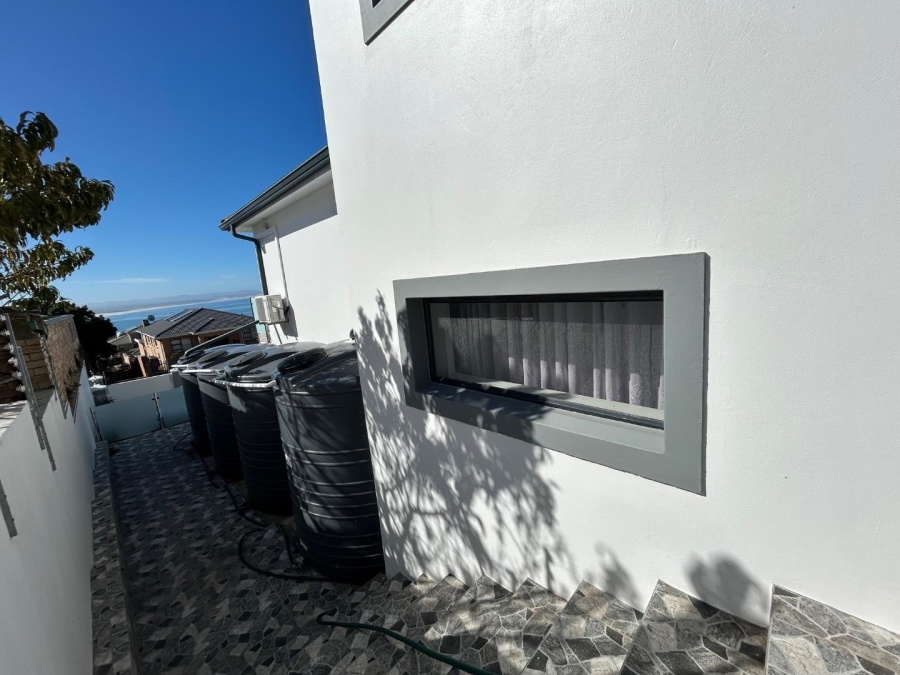 4 Bedroom Property for Sale in Wavecrest Eastern Cape